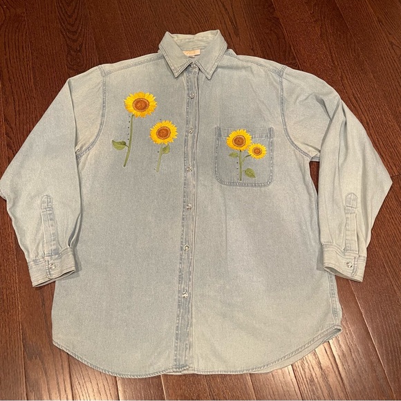 Vintage Tia Design Sunflower embroidered denim button down shirt - Size Medium - Picture 1 of 6